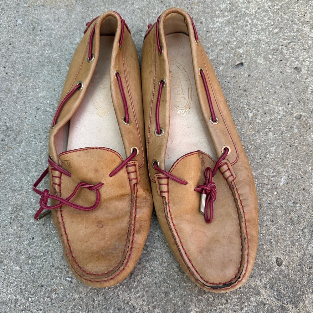 Tod’s Tan Leather Gommino Driving Loafers – Red Laces – Size 9